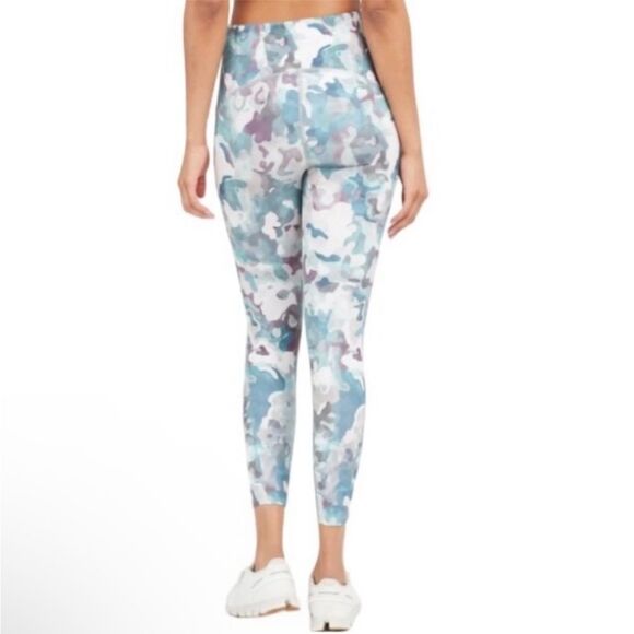 Spanx Woman’s 7/8 Leggings Painted Camo Pink Multi Active Printed Booty Boost XS - Picture 2 of 11